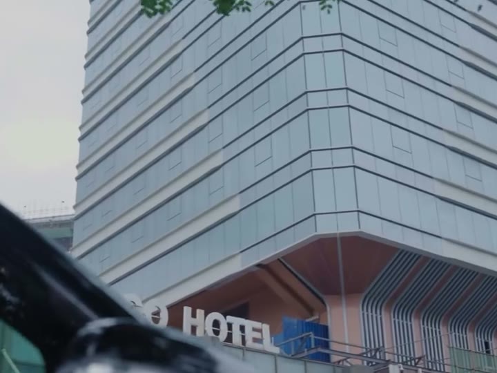 La façade du Fleuve Congo Hôtel à Kinshasa.
